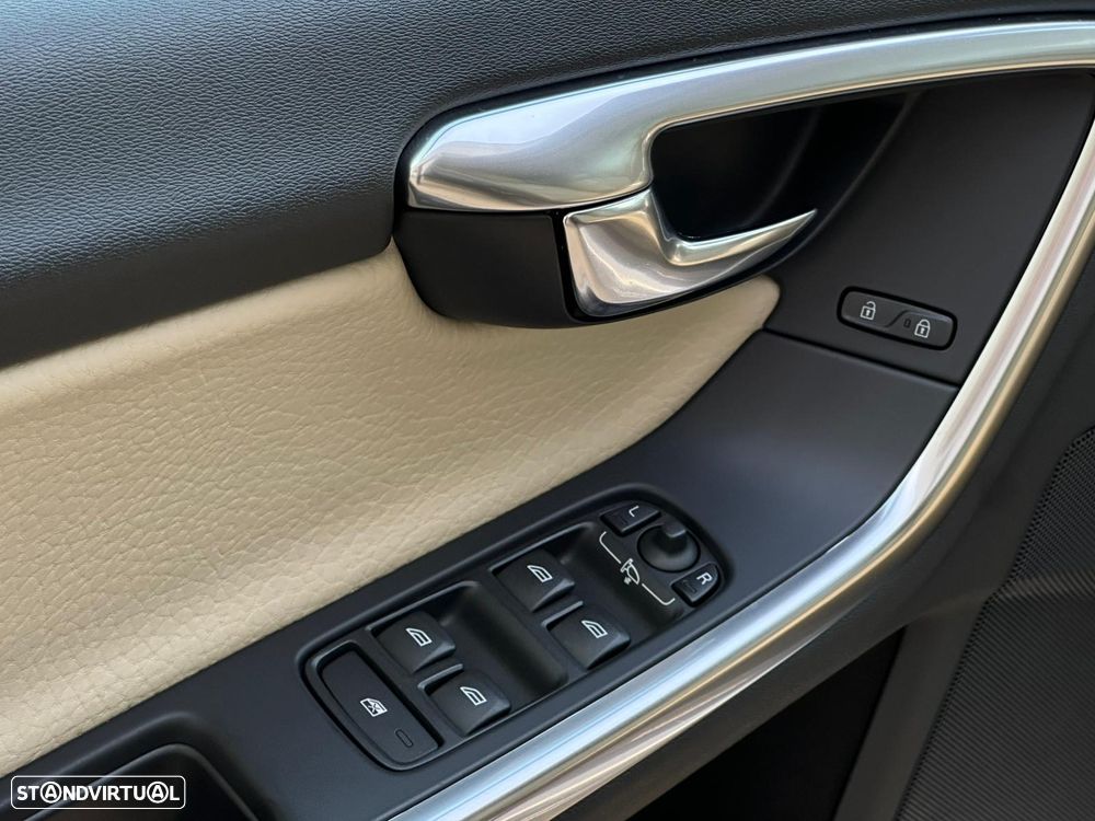 Volvo V60 2.4 D6 Summum AWD Phev - 27