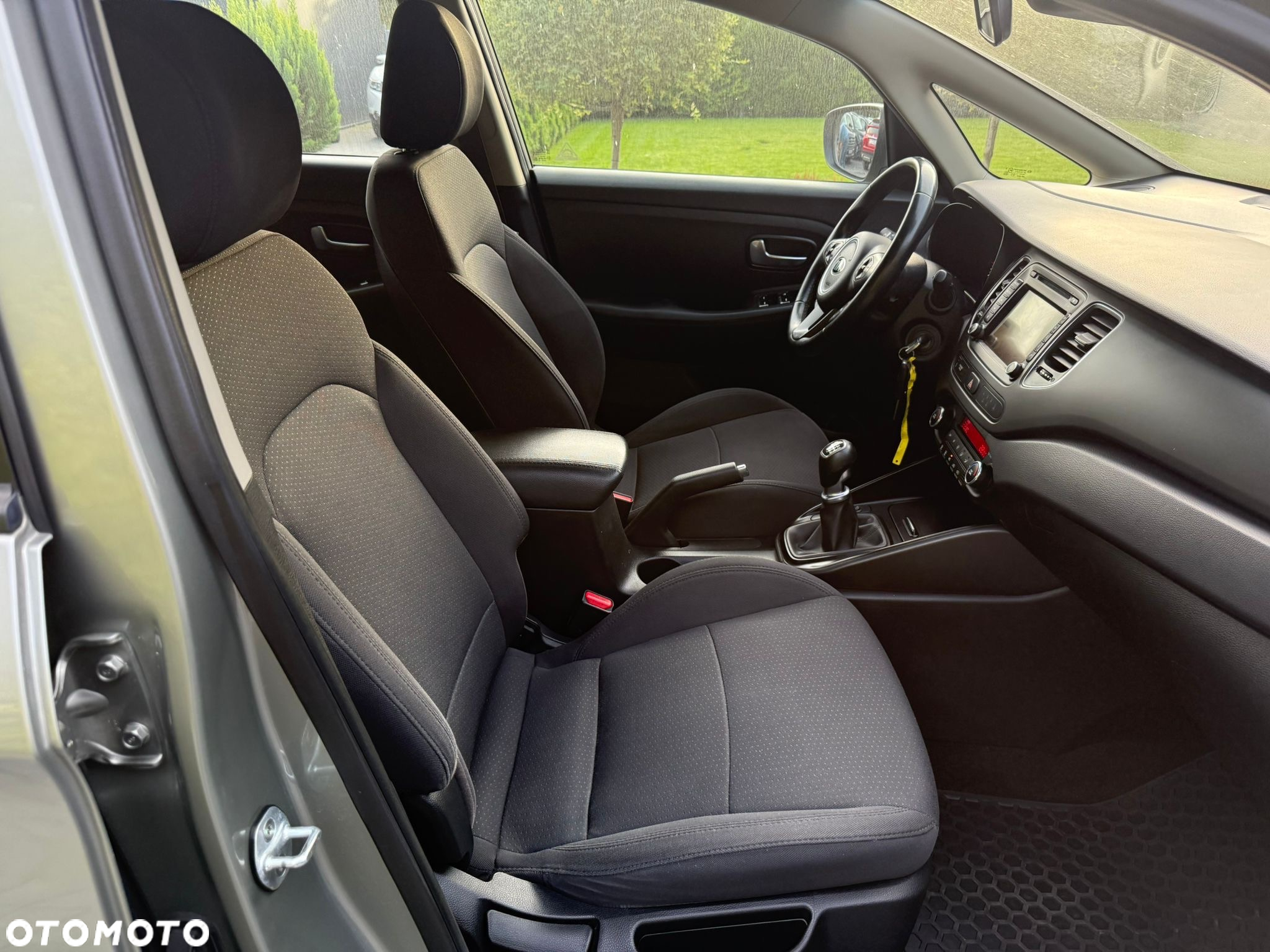 Kia Carens 1.6 GDI Dream Team Edition - 8