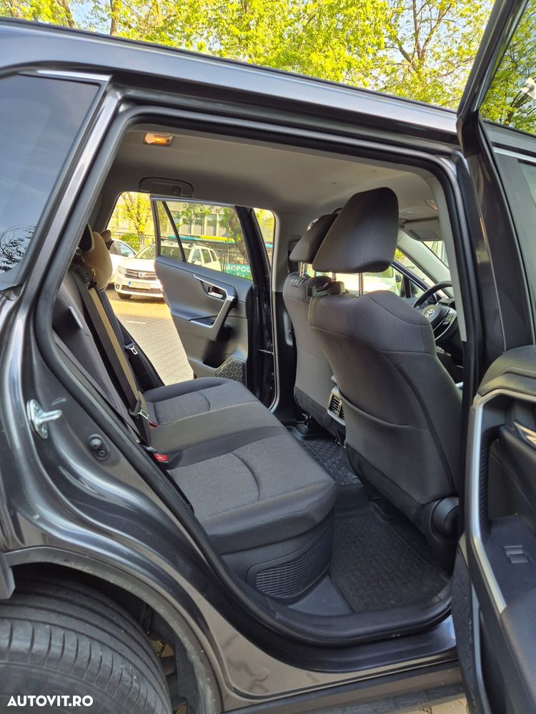 Toyota RAV4 - 6