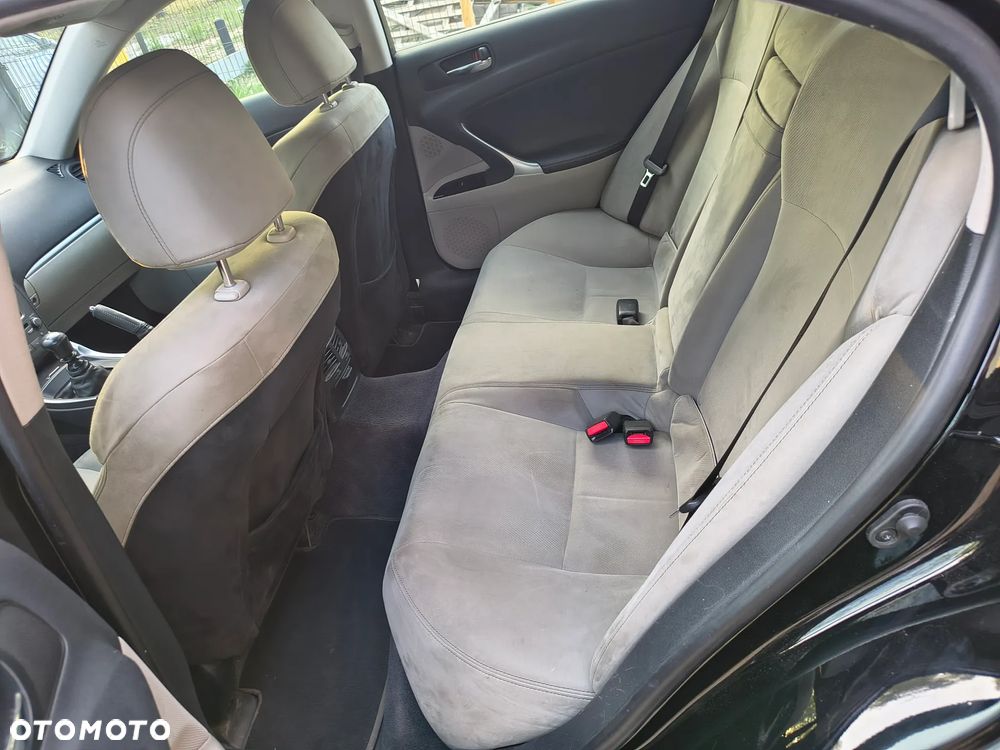 Lexus IS 200d - 9