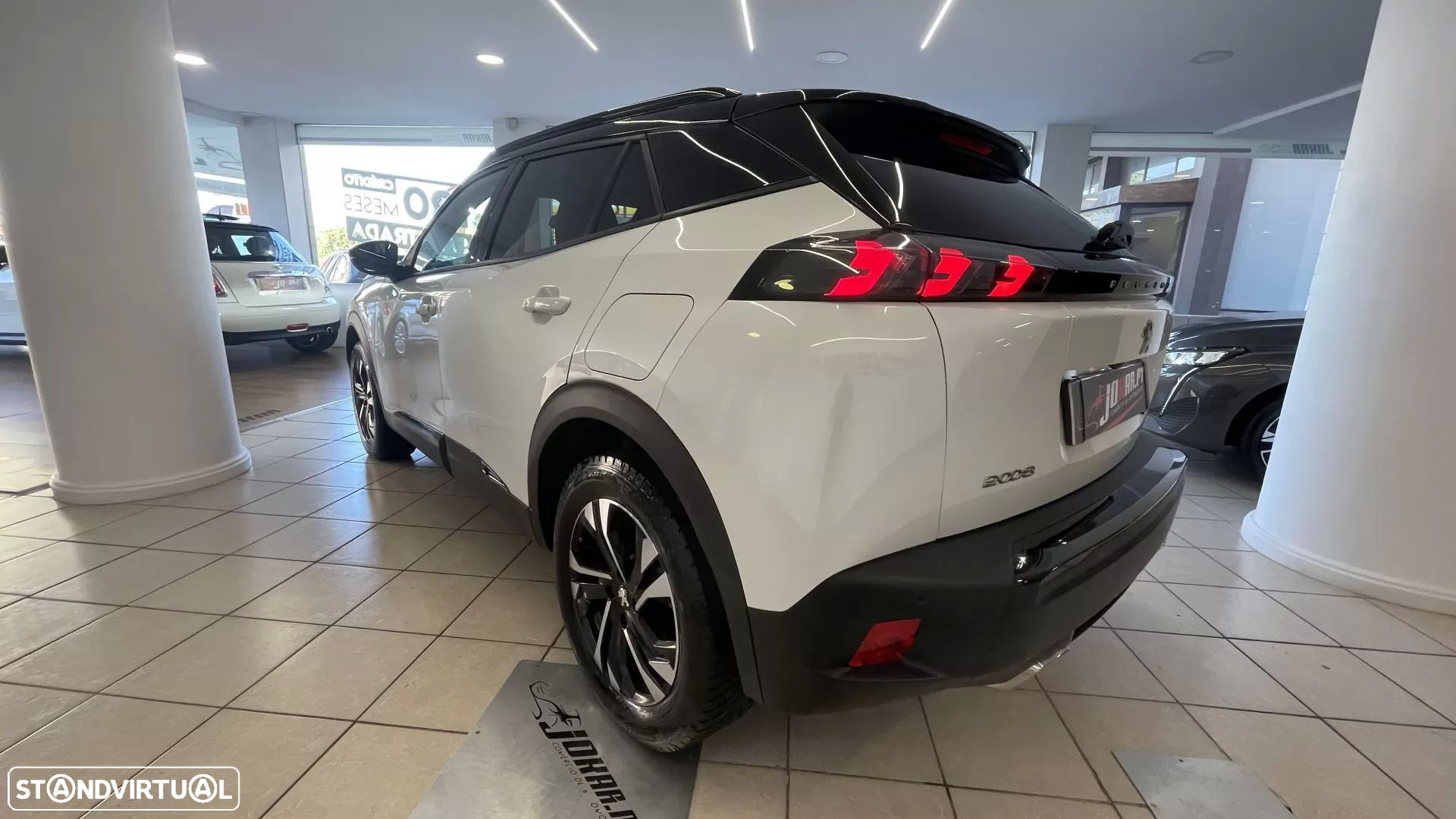 Peugeot 2008 1.2 PureTech Allure EAT8 - 7