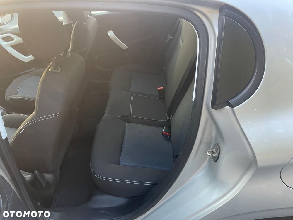 Peugeot 208 - 12