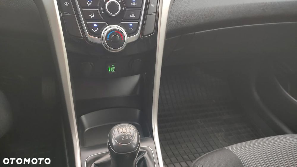 Hyundai i30 1.6 Classic + - 19