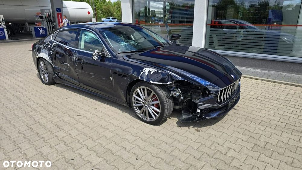 Maserati Quattroporte - 11