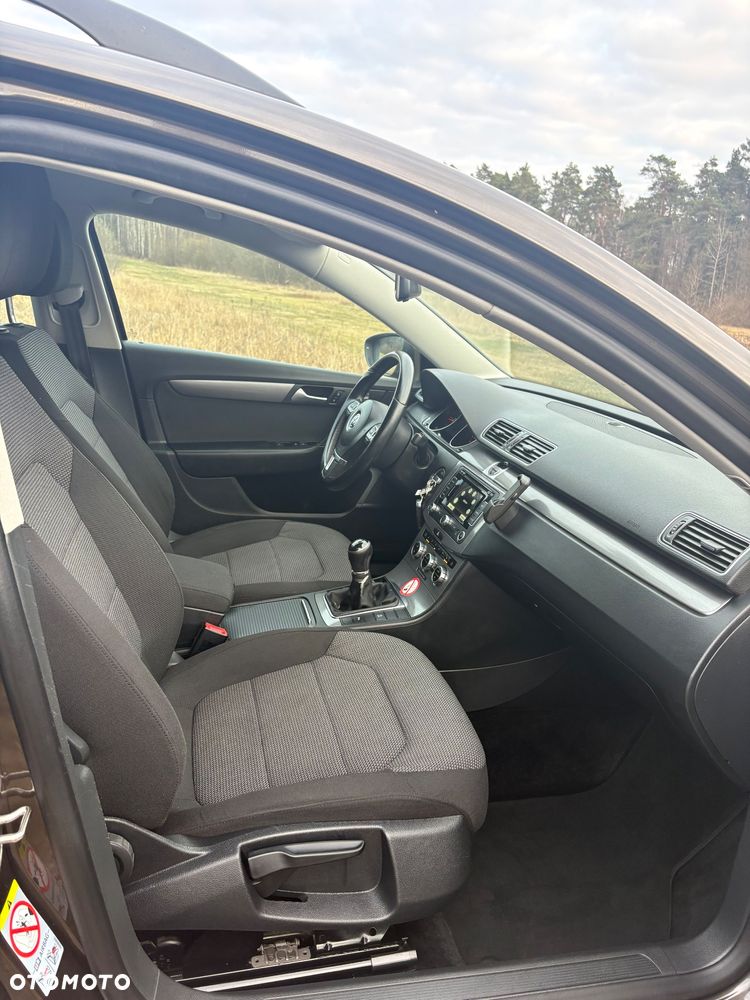 Volkswagen Passat 2.0 Blue TDI SCR Trendline - 26