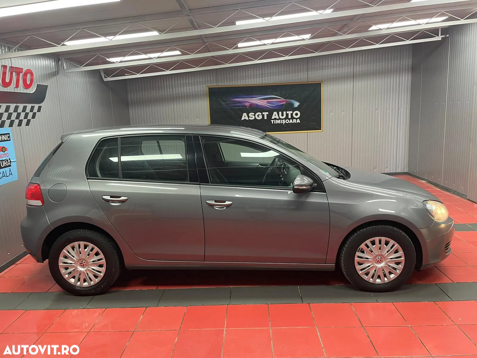 Volkswagen Golf - 22