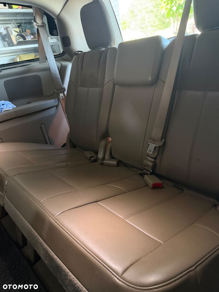 Chrysler Town & Country - 14