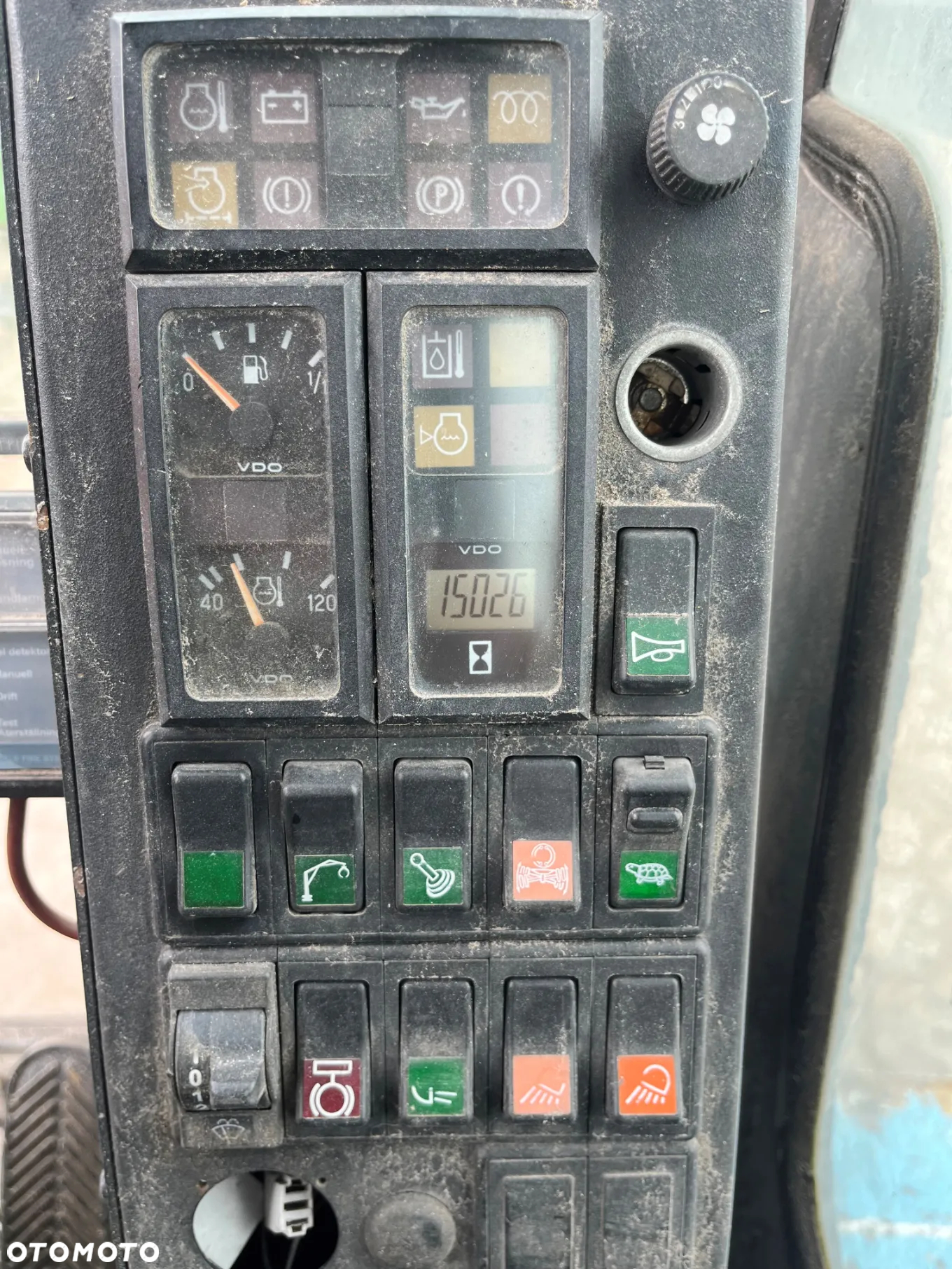 Fuchs MHL320 - 12