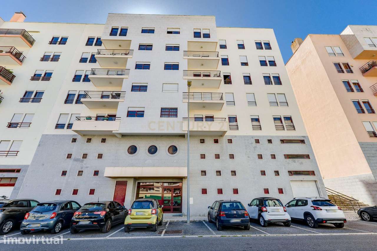 Amplo e luminoso apartamento com varanda e garagem, no Alto de Santa C - Grande imagem: 2/16