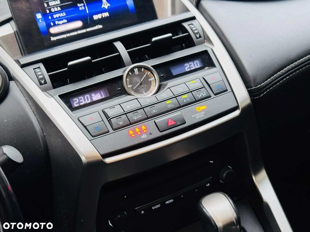 Lexus NX 300h Elite 2WD - 25