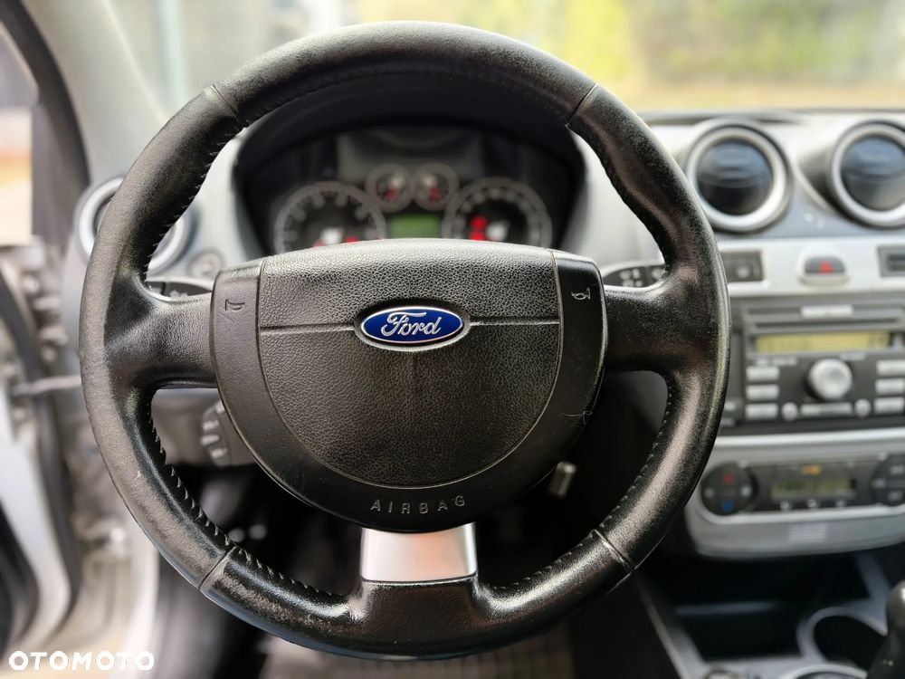 Ford Fiesta - 16