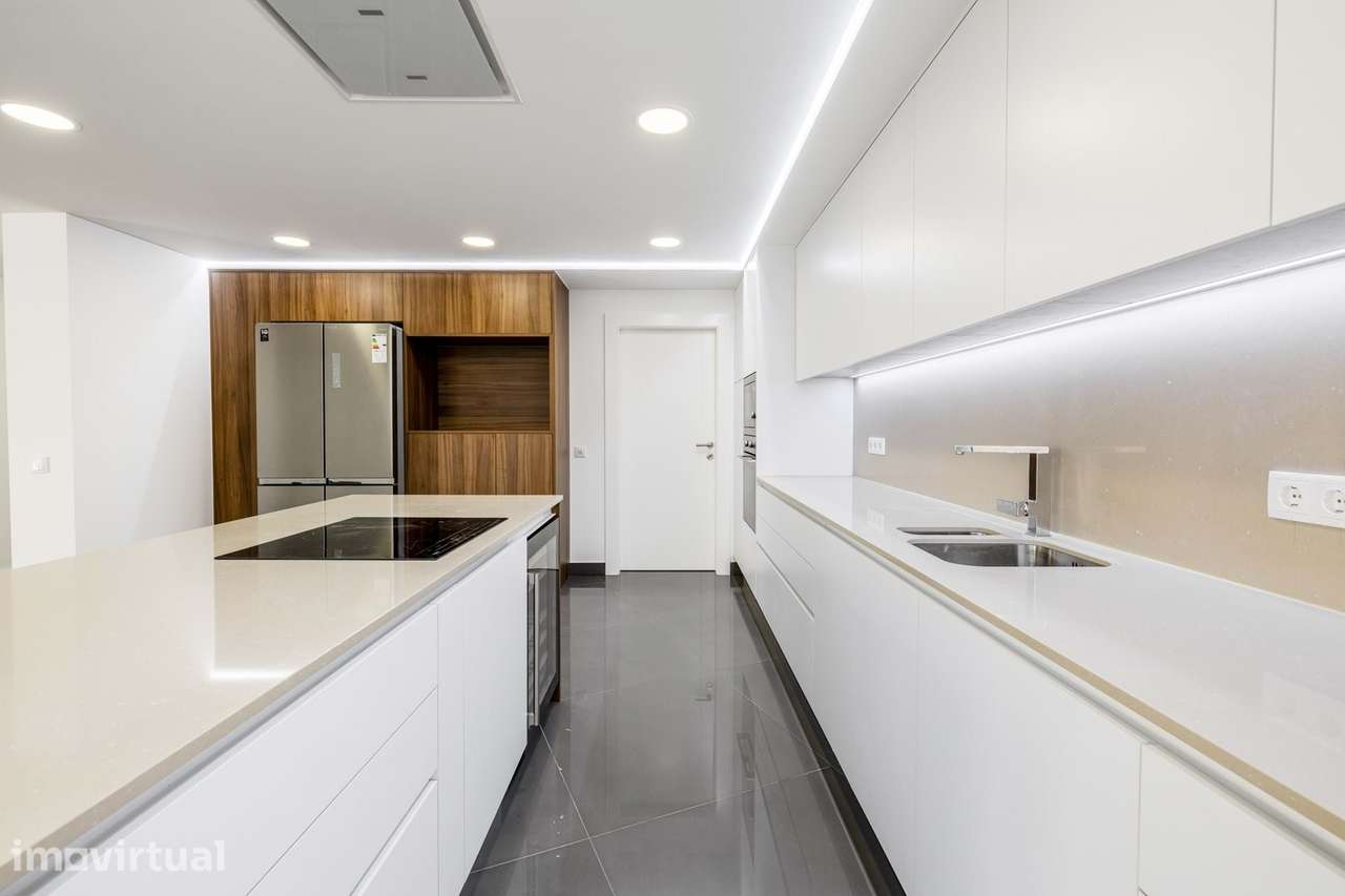 LUXUOSA MORADIA T4+1 COM PISCINA E GARAGEM EM LAGOS - Grande imagem: 5/48