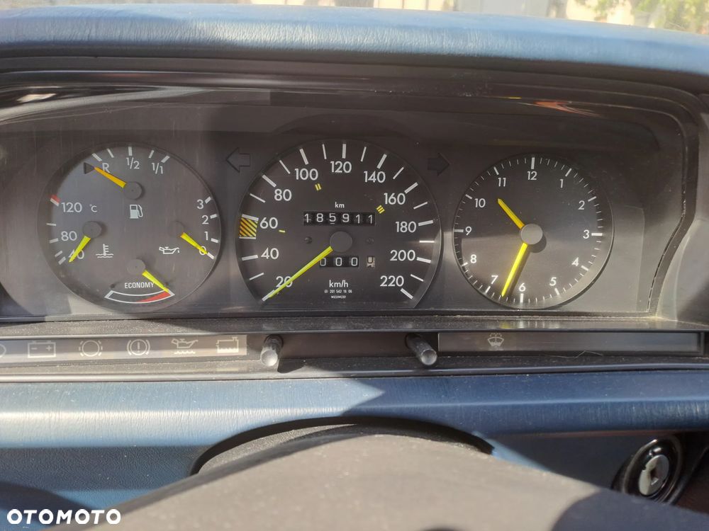 Mercedes-Benz W201 (190) - 6