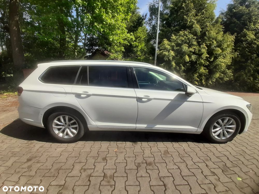 Volkswagen Passat - 4