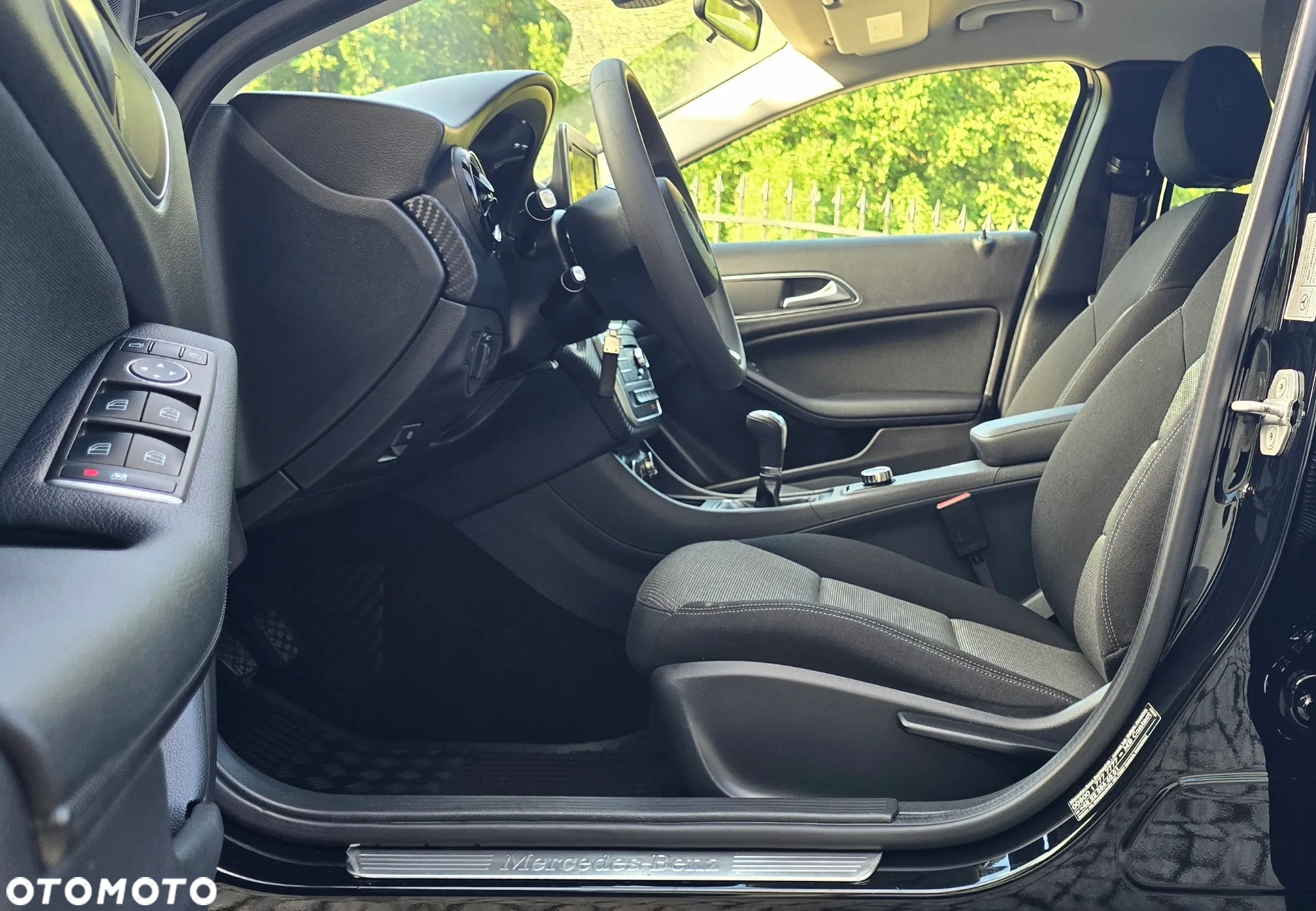 Mercedes-Benz GLA 180 - 9