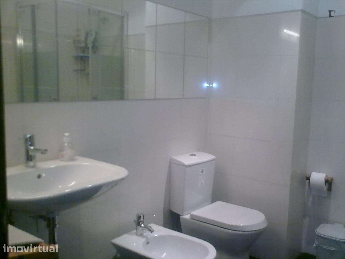 Quarto - localizado em Bairro do Sol Coimbra - Grande imagem: 2/9