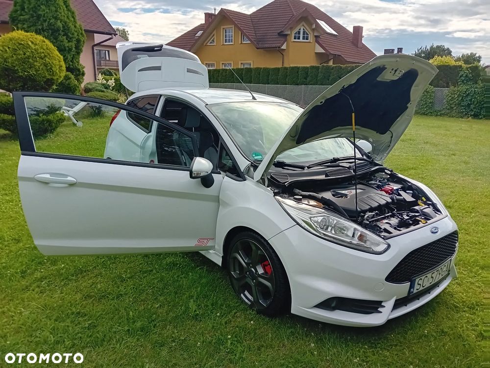 Ford Fiesta 1.6 EcoBoost mit Leder-Sport-Paket ST - 17