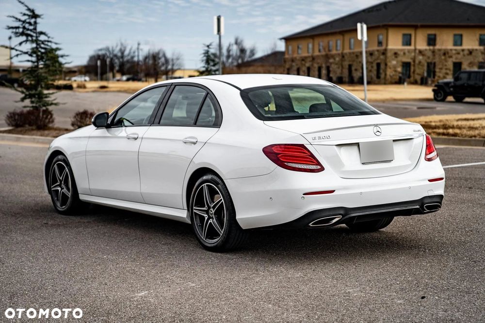 Mercedes-Benz Klasa E 300 9G-TRONIC AMG Line - 4
