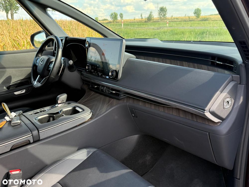 Lexus LM 350h Prestige - 24