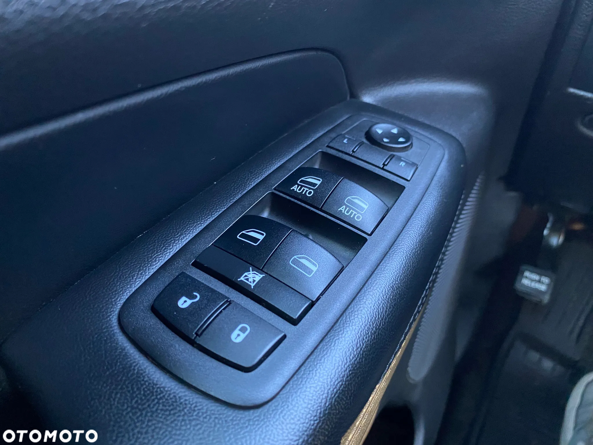 Jeep Grand Cherokee - 28