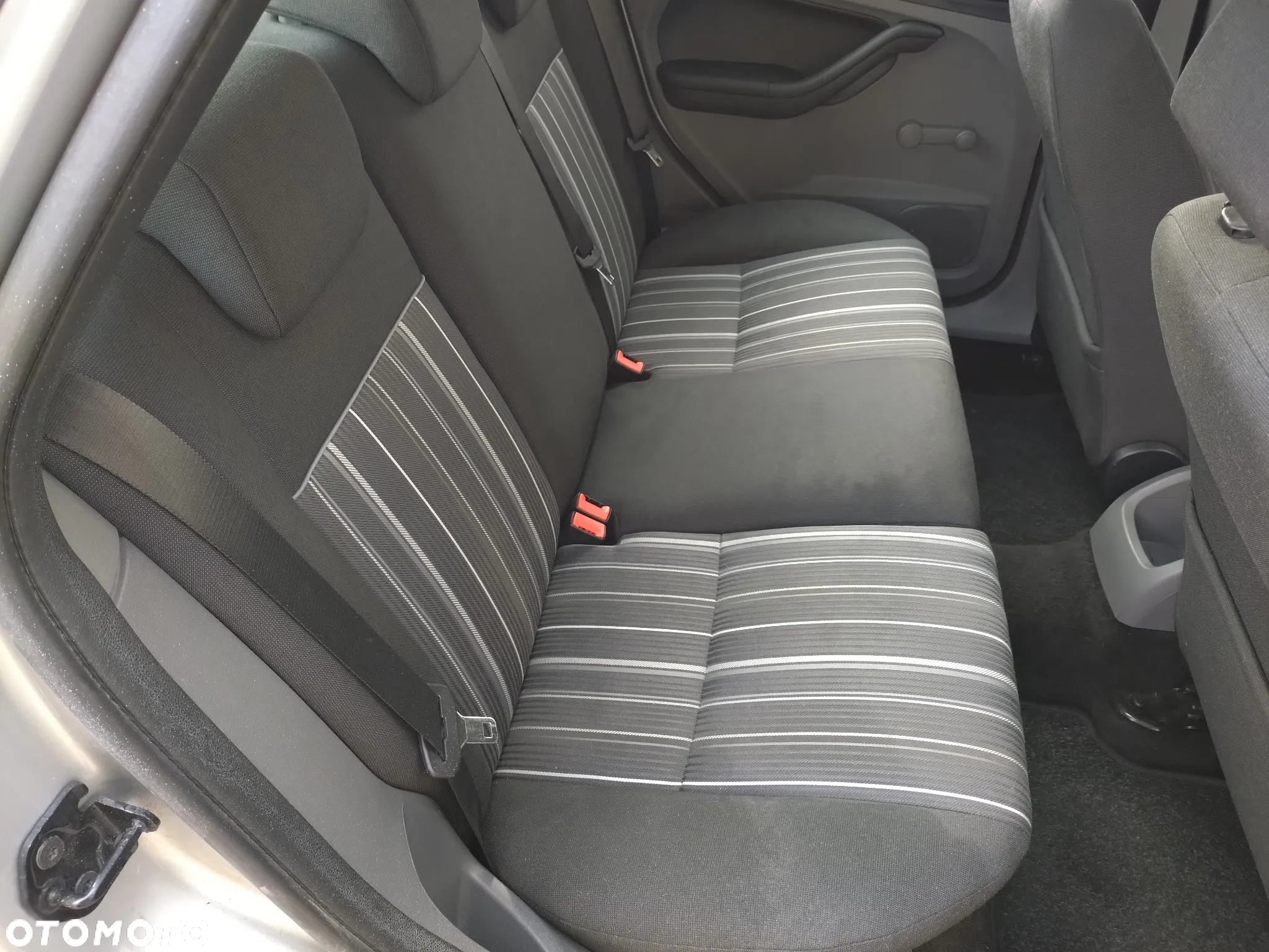 Ford Focus 1.6 16V Ambiente - 13