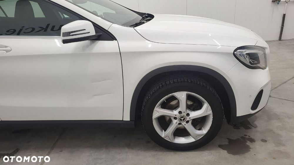 Mercedes-Benz GLA - 4