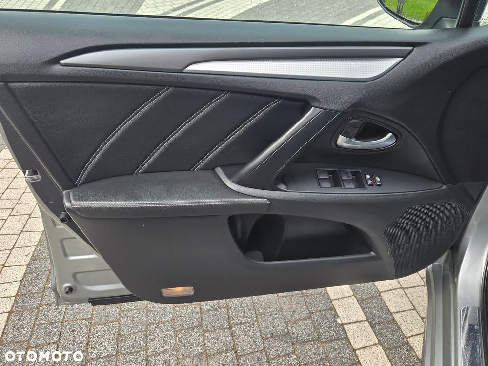 Toyota Avensis 2.0 D-4D Premium - 8