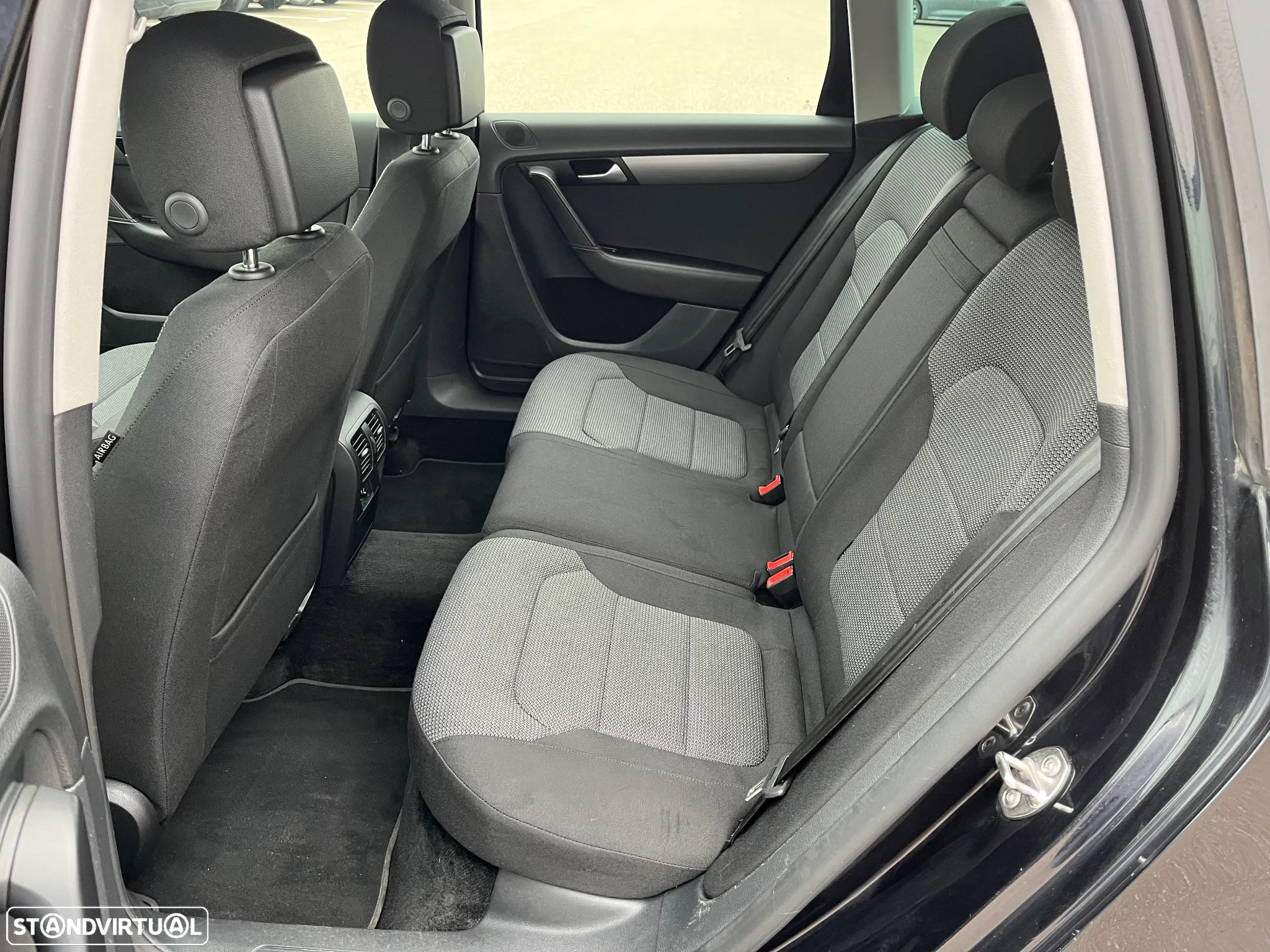 VW Passat Variant 1.6 TDI BlueMotion Highline - 14