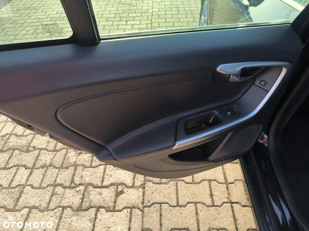 Volvo V60 D2 Drive-E Dynamic Edition (Kinetic) - 19