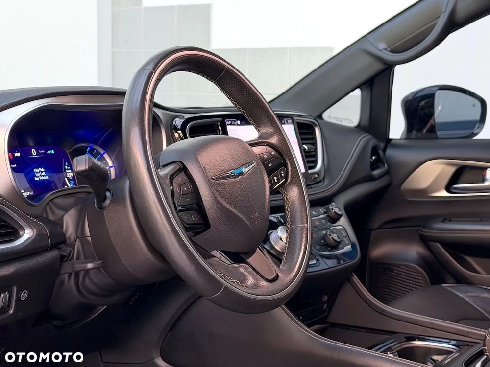 Chrysler Pacifica - 23