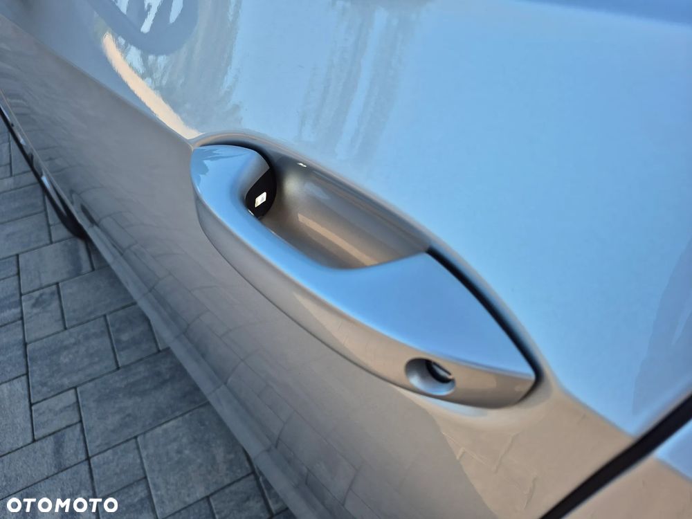 Volkswagen Golf 2.0 TDI Life - 24
