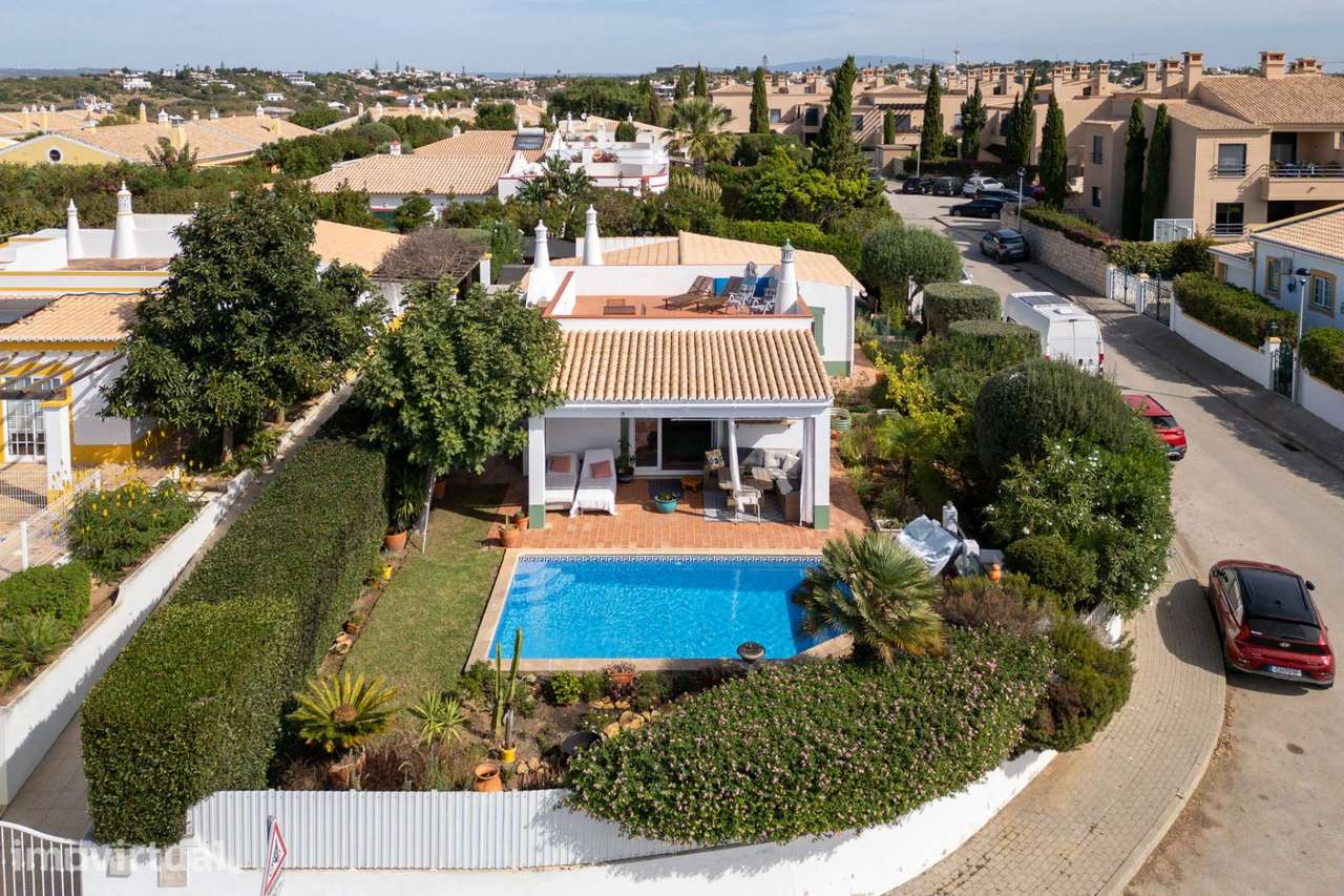 Moradia Térrea T3, Piscina e Terraço Vista Mar, Luz - Grande imagem: 3/42