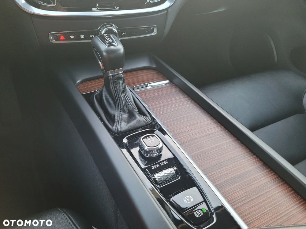 Volvo S60 T5 AWD Momentum Pro - 24