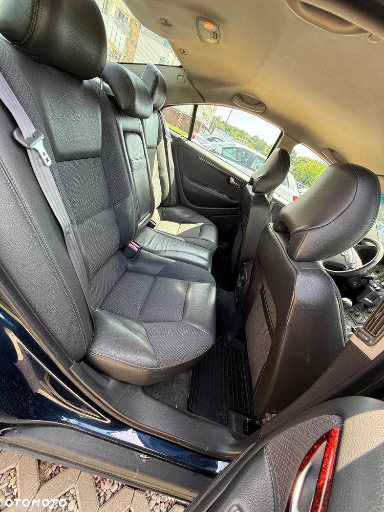 Volvo S60 2.4D5 Momentum - 11
