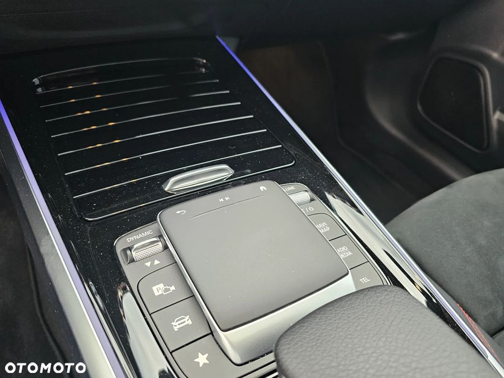 Mercedes-Benz GLB 200 7G-DCT AMG Line - 20