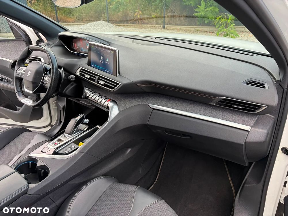 Peugeot 3008 1.6 PureTech HYbrid4 GT Line S&S EAT8 - 24