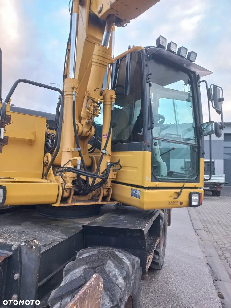 Komatsu PW148-8 - 11