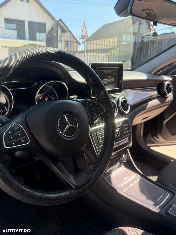 Mercedes-Benz CLA 200 d Shooting Brake 7G-DCT - 10