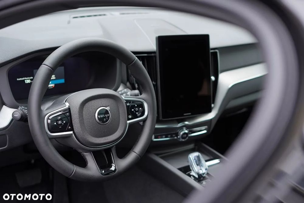 Volvo XC 60 B5 B AWD Plus Black Edition - 17