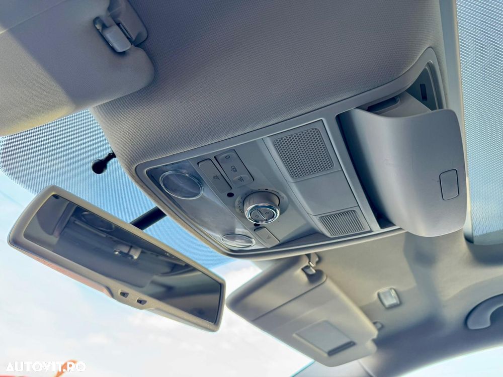 Volkswagen Touran 1.6 TDI DSG Highline - 29