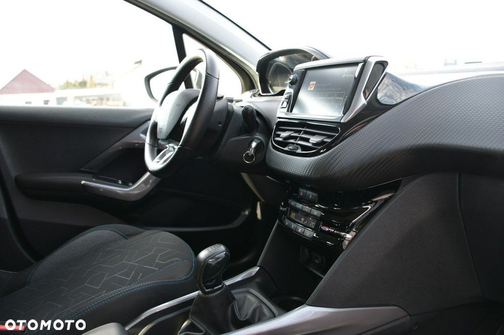 Peugeot 2008 1.2 Pure Tech Style - 20