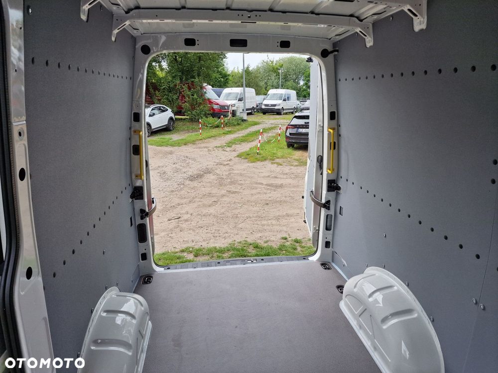 Volkswagen Crafter - 11