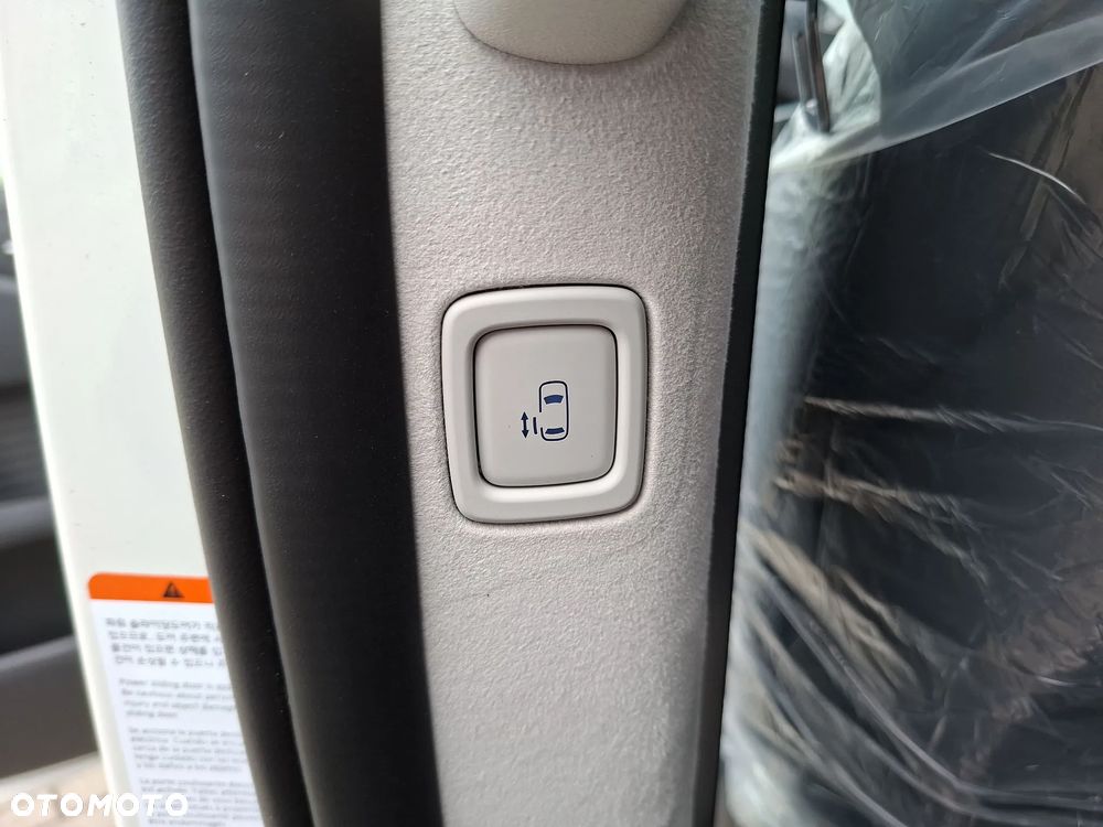 Hyundai Staria 1.6 T-GDI HEV Luxury - 32