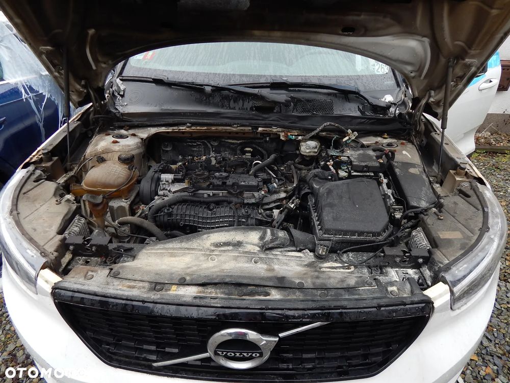 Volvo XC 40 T4 AWD R-Design - 13