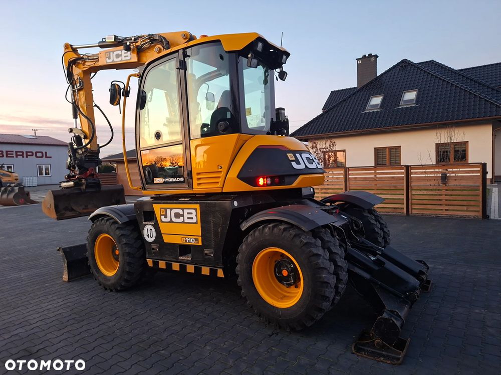 JCB HD110 ROTOTILT ze szczypcami HYDRADIG 110W - 13