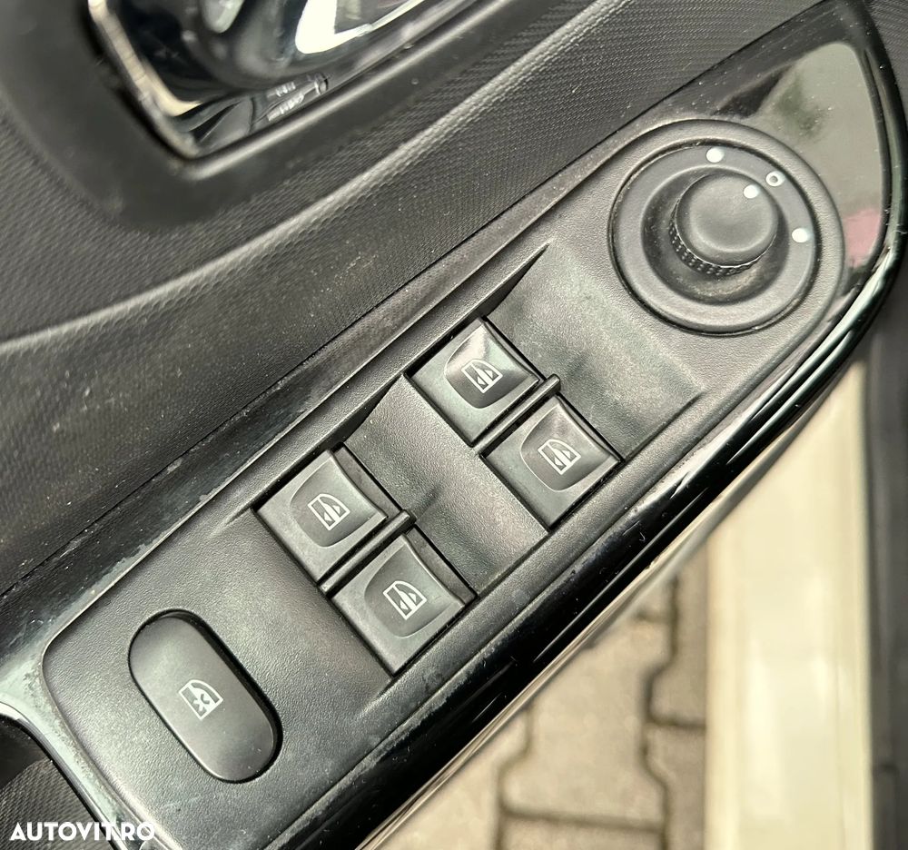 Renault Captur - 27