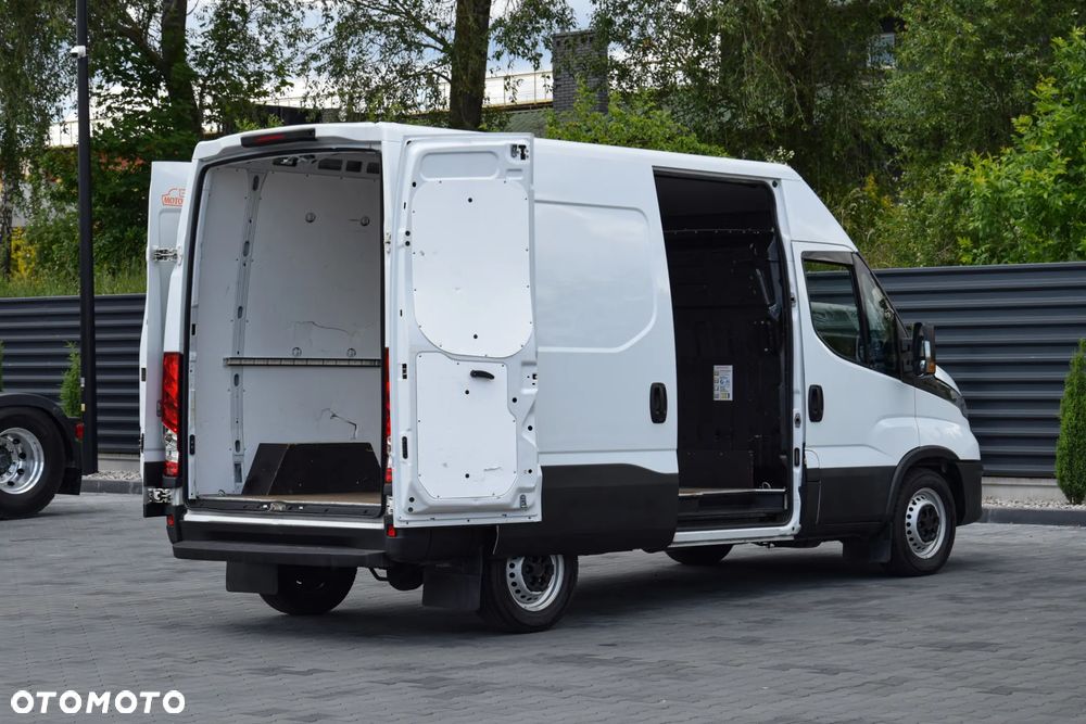 Iveco DAILY 35S12 / 2.3 - 120 KM / DOSTAWCZE / BLASZAK / KLIMA / TEMPOMAT / KLIMA / TRYB CITY / SERWISOWANY / SPROWADZONY Z NIEMIEC - 17