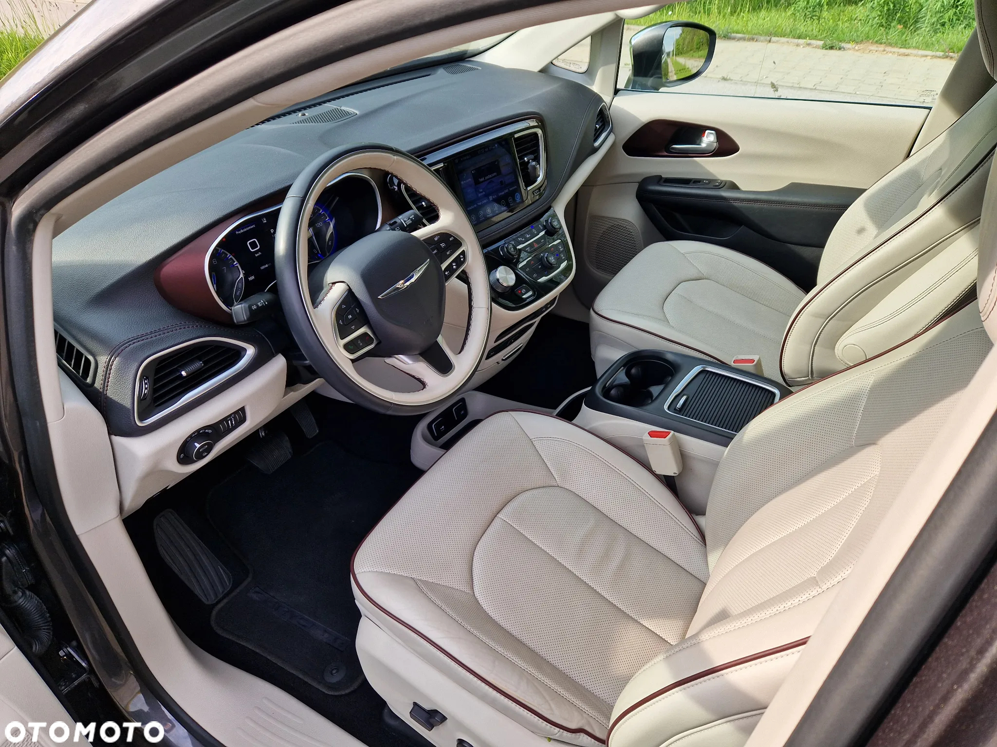 Chrysler Pacifica - 14