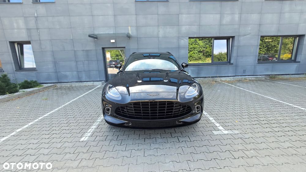 Aston Martin DBX - 29