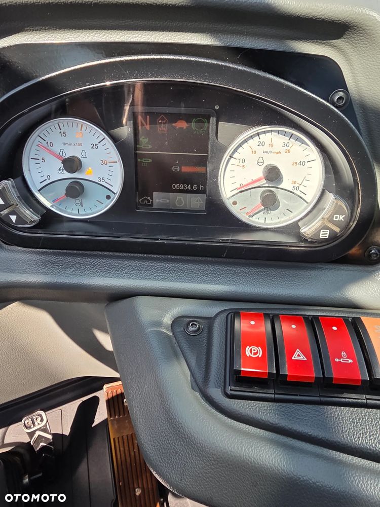 Claas Scorpion 746 VARIPOWER - 9